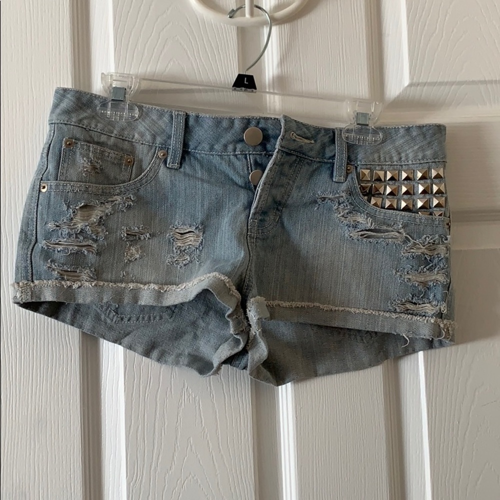 Frayed studded shorts DIY